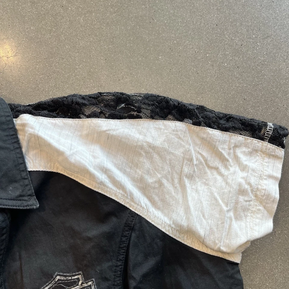 Camisa Harley Davidson para mujer pequeña con yugo de encaje negra blanca manga corta Y2K de colección Foto 4 de 4