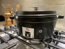 Staub 5.5 Qt / 26 cm Enameled Cast Iron Round Dutch Oven France - New in Box