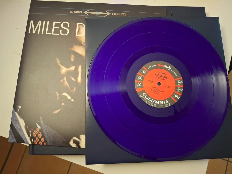 Sammlung Miles Davis Kind of Blue 50th Anniversary Box Set Blue Vinyl/CD/DVD - Bild 2 von 4