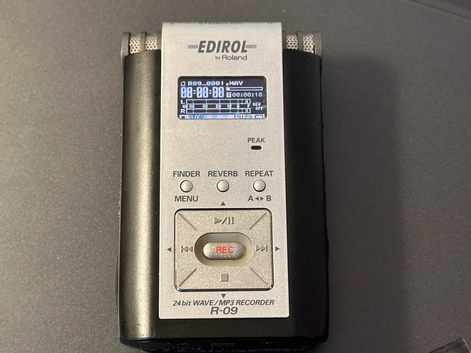 Vintage player Voice ROLAND Edirol R-09 24 bit Wave MP3 Recorder Digital Audio - Image 3 of 4