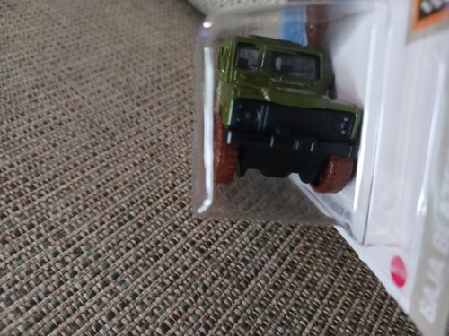 Hot Wheels #32 Baja Blazers 4/10 LAND ROVER DEFENDER 90 verde con ruote marroni - Foto 16 di 17