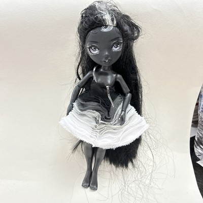 Rainbow High Shadow High Shanelle Onyx schwarz Modepuppe