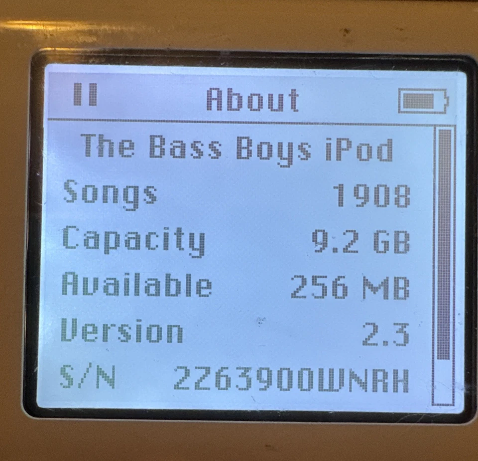 iPod 3rd Gen (10 GB) A1040 Fast Ship White Very Good Used 1908 Songs Country - Image 2 of 4