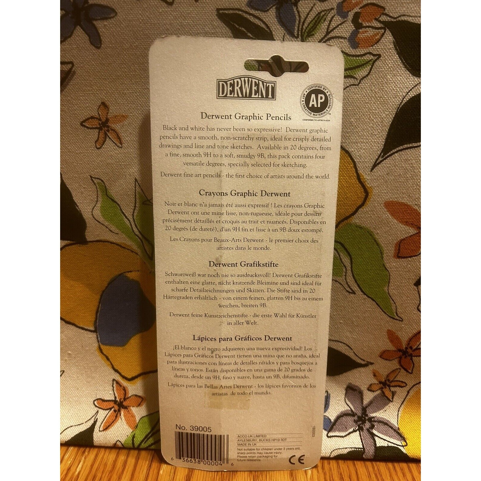 Derwent 'Graphic' Designer Artist Quality Pencil in Medium and Soft Hardness
