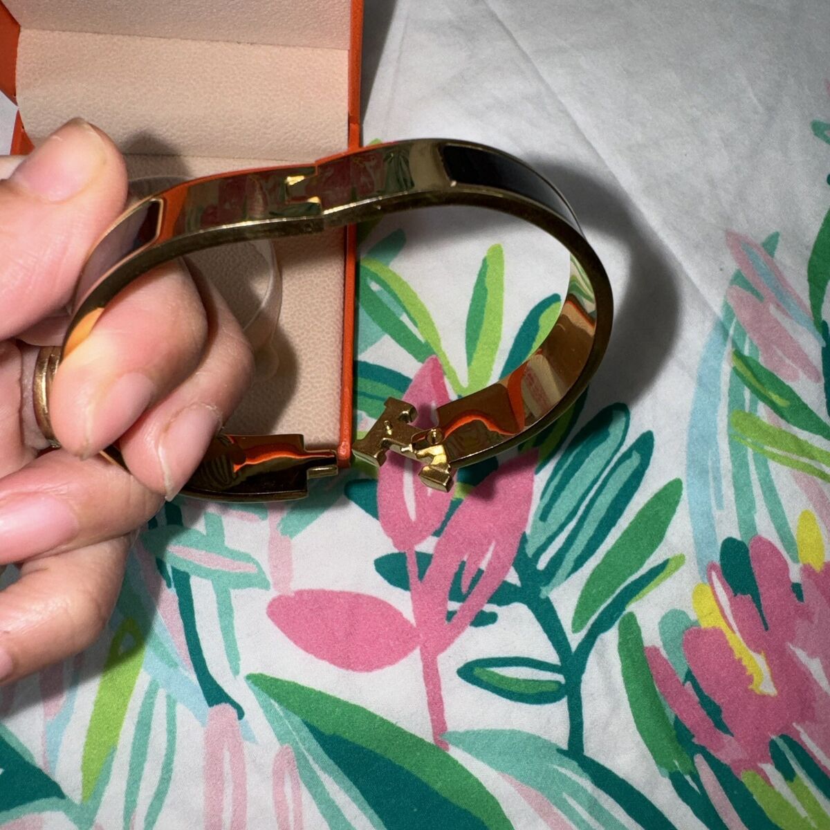 Hermes Clic H Bracelet - Black & Gold | eBay Hermes Clic H Bracelet - Black & Gold | eBay
