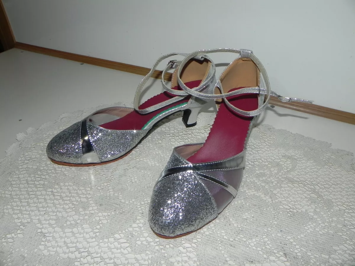 New Shoes Silver Mother of the Bride Groom Size 41. 8 US 2