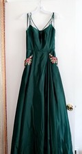 Emerald green prom dress with pockets, size 1, spaghetti strap