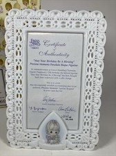 Precious Moments Girl Holding Gift Limited Edition Photo Frame Item 472964/Q