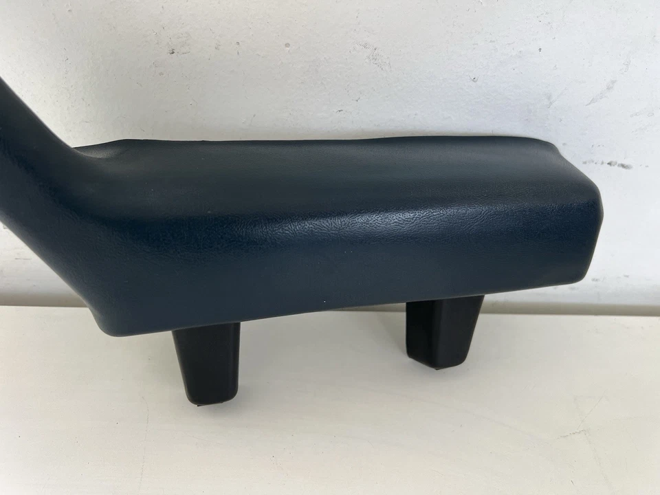 Pontiac Sunbird 1984-1985 delantero derecho puerta panel manija tirador reposabrazos OEM Foto 2 de 4