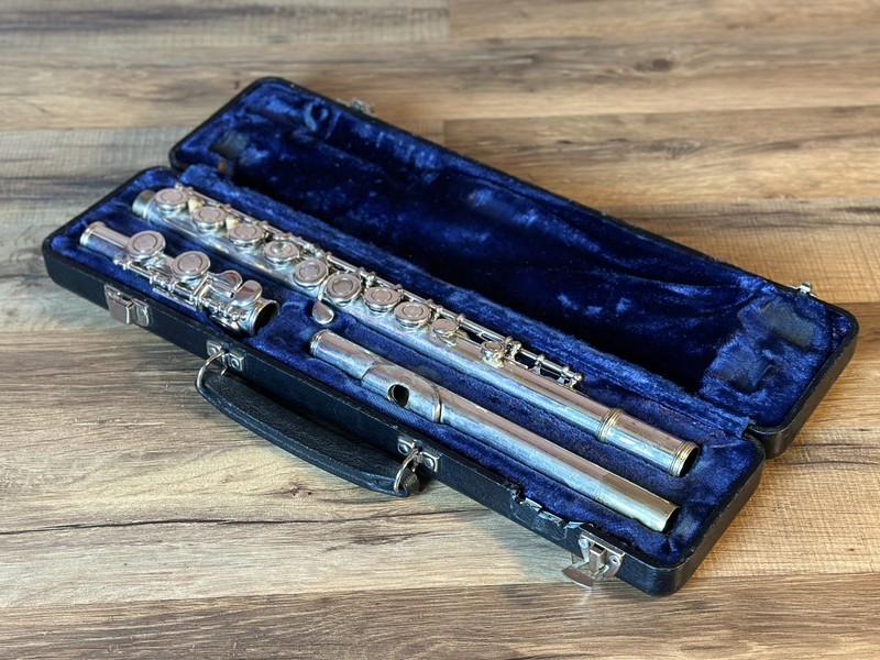 Armstrong Vintage Flute Model 104 Serial# 32 30956 (Used)