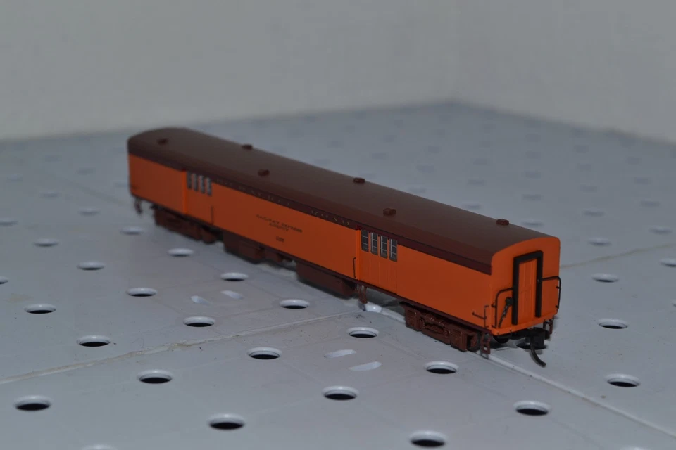 Fox Valley Models N Scale Milwaukee Road Express Orig. Brown Roof #1107 FVM40081 - Image 3 of 4