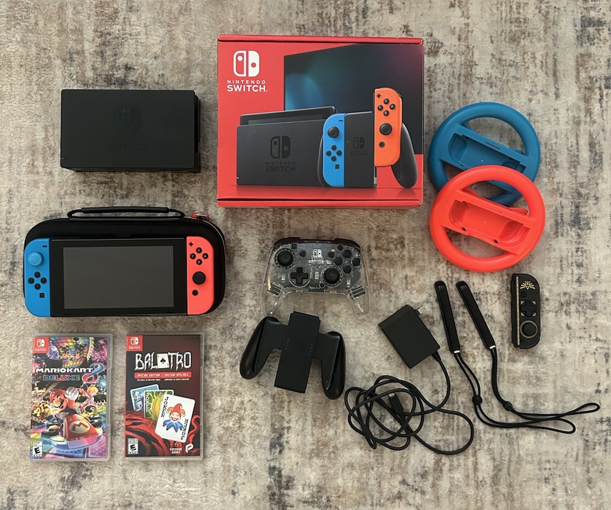 Nintendo Switch Console Bundle + Mario Kart 8 Deluxe 128GB SD
