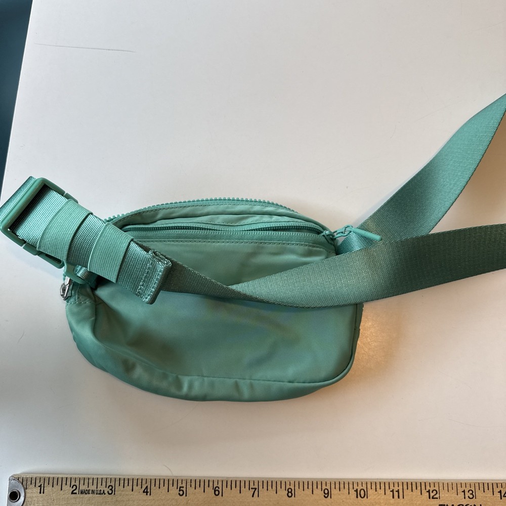 Lululemon Everywhere Belt Bag 1L in Black