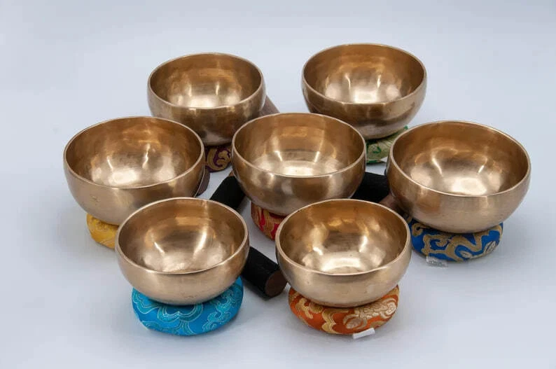 Juego de 7 cuencos de canto tibetanos profesionales de 5" para yoga, meditación Foto 2 de 4