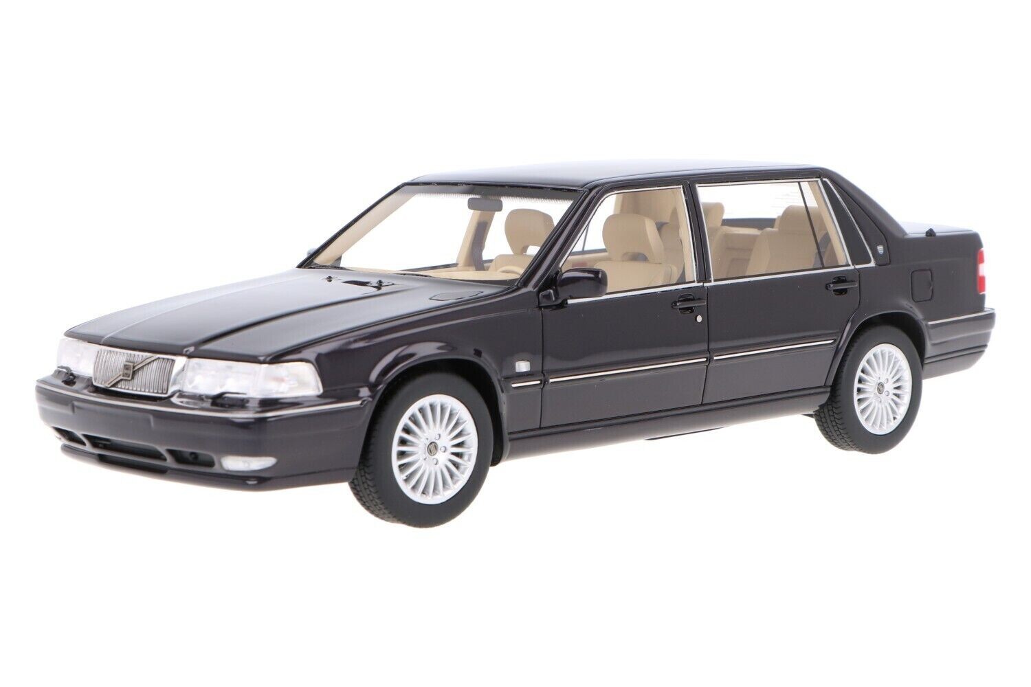 Miniature Volvo S90 Royal 1998 violette 1/18 DNA000089 pour collectionneur de voiture scandinave