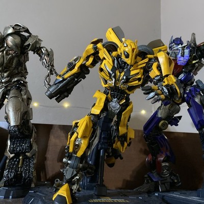 ThreeZero DLX Bumblebee Transformers The Last Knight figure (READ DESCRIPTION)