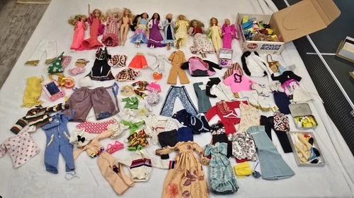Huge Lot Of Vintage Barbie Dolls And Clothes Outfits 60s 70s Barbie Accessories