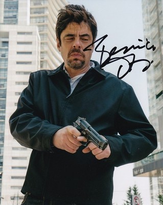 BENICIO DEL TORO signed Autogramm 20x25cm SICARIO in Person autograph ACOA