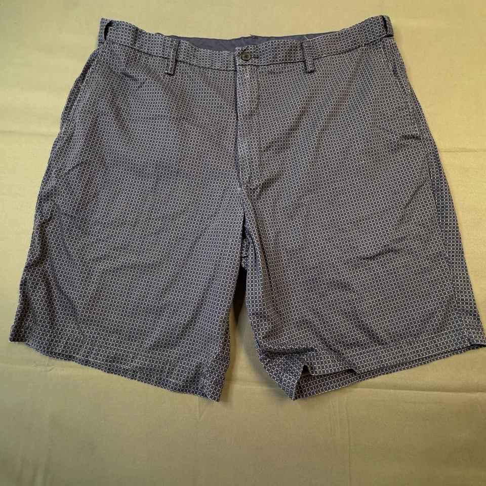 Claiborne Men’s Flat Front shorts size 44-11” Inseam-Navy Blue/Gray Check - Image 2 of 4