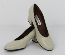 Vintage Etienne Aigner Pump Shoes Women Size 8 1/2 Beige Block heel.  NEW 
