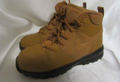 BOY`S NIKE MANOA LTR (GS) BOOTS SIZE 6 YOUTH NEW WHEAT/BLACK