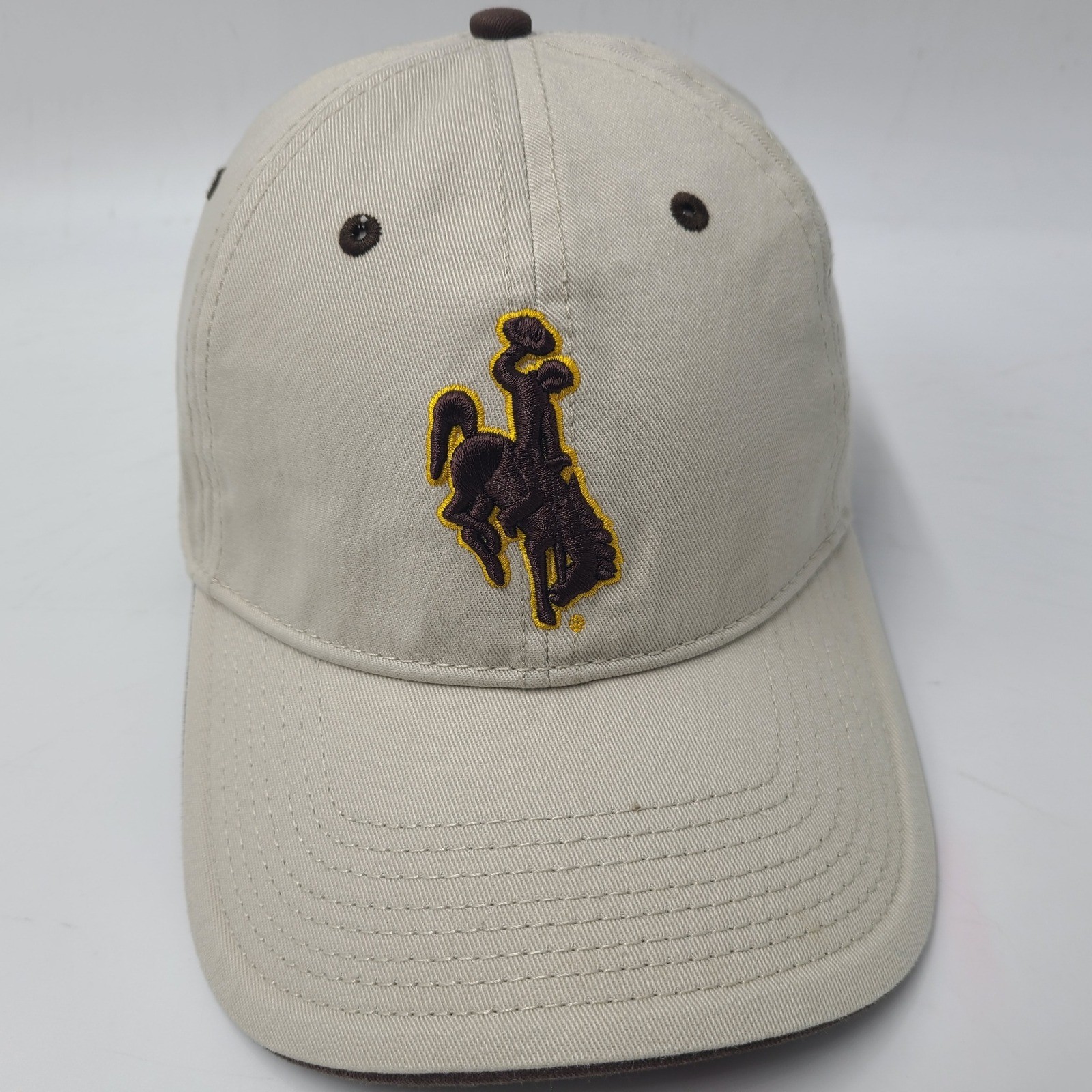 Wyoming Cowboys Hat Strapback The Game Beige Brown NCAA University Casual Men