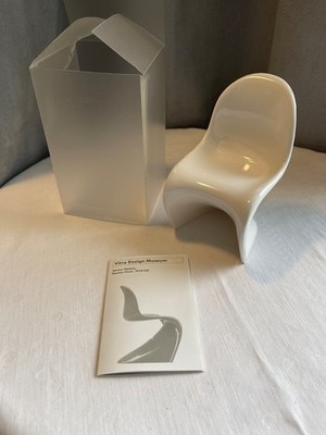 Vitra Design Museum Verner Panton, weißer Miniatur Panton Chair, Entwurf 1959/60