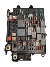03-06 GMC Escalade Yukon  Engine Electrical Power Fuse Relay Box Assembly OEM