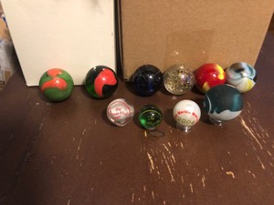 Handmade-Marble-Man-Marbles-Shooters-Dated-10-Piece-Lot-W-4-Stands