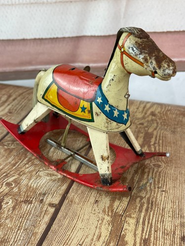 Vintage Rocking Horse Tin Toy Made in Japan Winds up and rocks - 第 1/10 張圖片