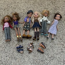 Lot of 6 Vintage Bratz Fashion Dolls With Outfits 2001