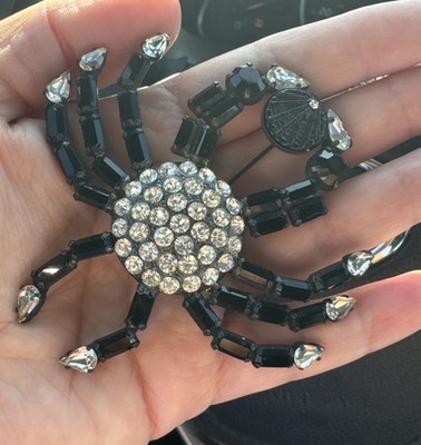 Shinny Rhinestone crab Broach Black And White 