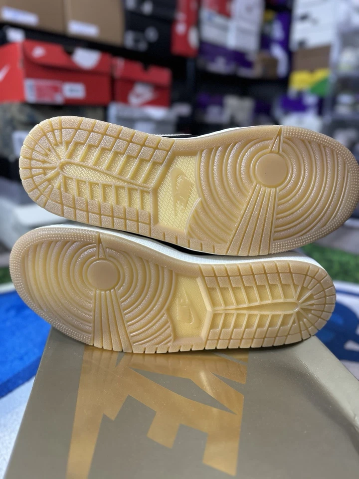 ¡¡NUEVO!! Precio de venta sugerido por el fabricante $180 - Air Jordan 1 Retro OG Alto Negro Metálico DORADO Foto 3 de 4