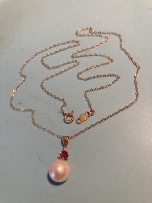 14k Gelbgold natürliche weiße 8mm Perle Rubin Anhänger Kette Halskette 19,5'' 1,7grs