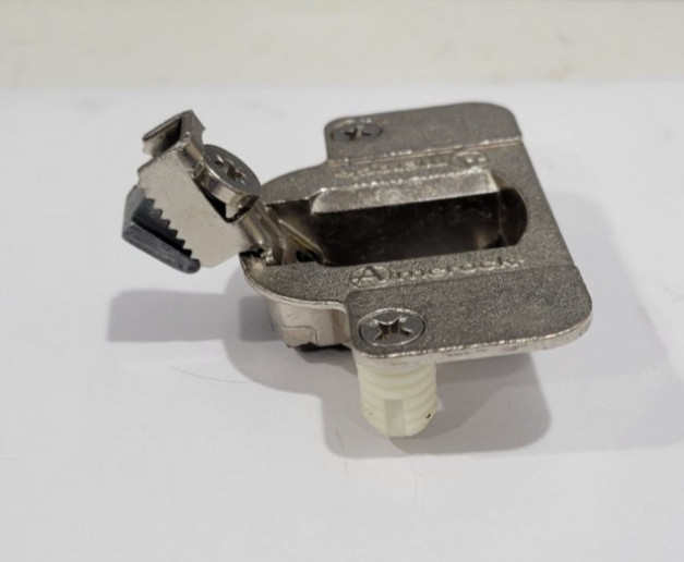 AMEROCK 2010E-32, 35 mm 120 Degree Hinge, Self Closing BLEMISHED!