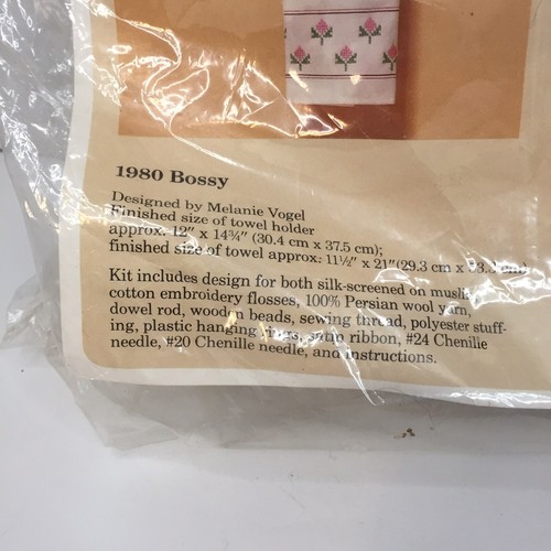 Kit de colgador de toallas de peluche Bossy Cow #1980 Creative Circle - Imagen 3 de 4