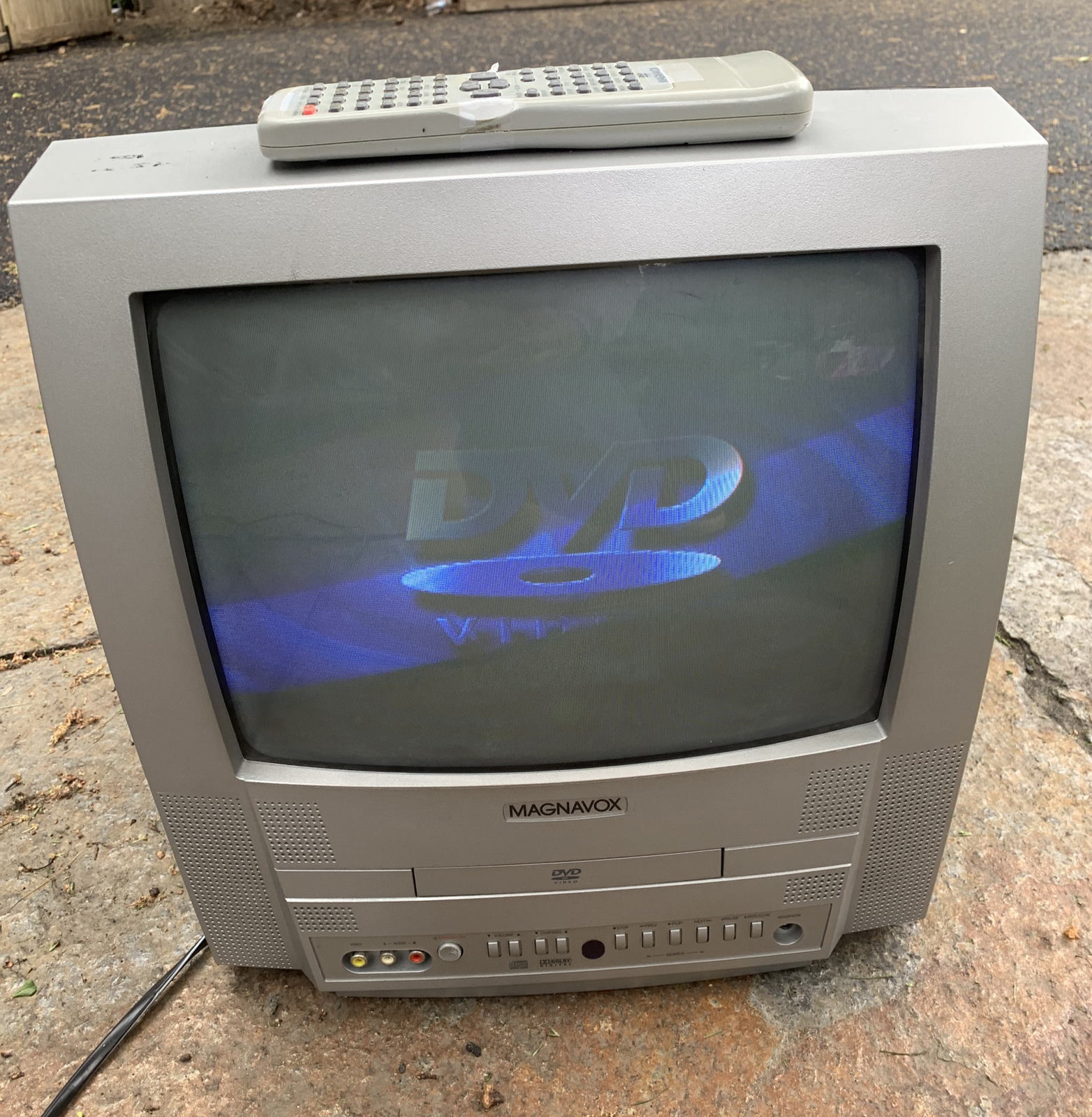 MAGNAVOX MWC13D5 13” TV / DVD Combo CRT Television Gaming w/remote