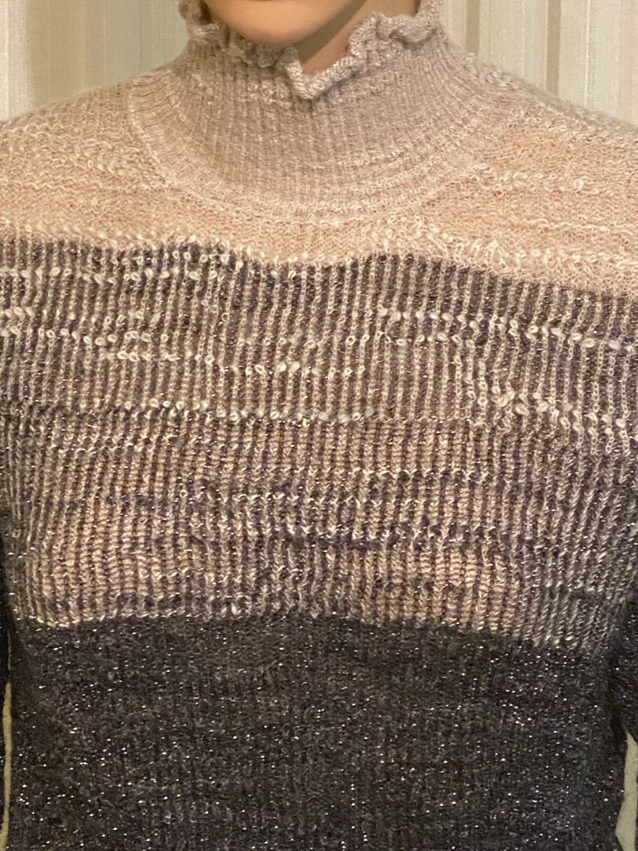 CHANEL Shimmering Alpaca Ombré Turtleneck Sweater Cream to Navy 38 France - Image 4 of 4