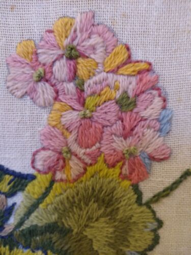Rare VTG Crewel Embroidered Linen Textile Padded, Vintage Frame No Glass Signed - Picture 5 of 12