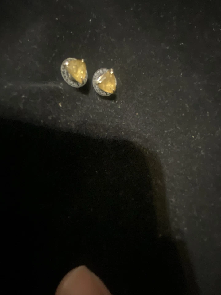 Kendra Scott Tono Plata Piedra Marrón Forma Triangular Con Postes Foto 3 de 4