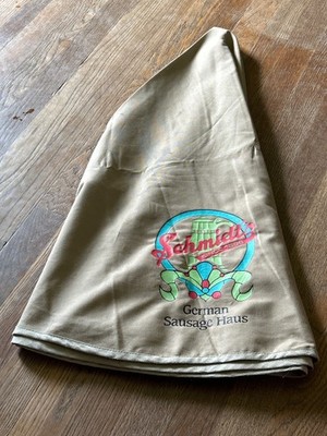 VINTAGE SCHMIDTS TABLE CLOTH GERMAN SAUSAGE HAUS SINCE 1886 SIZE 60'' ROUND ''USA''