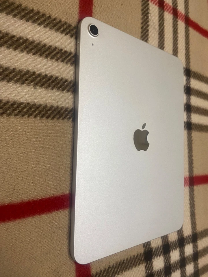 Apple Ipad 2025 (M16) 128 ha, 11’’. Colore argento + pennino e cover - Immagine 3 di 4