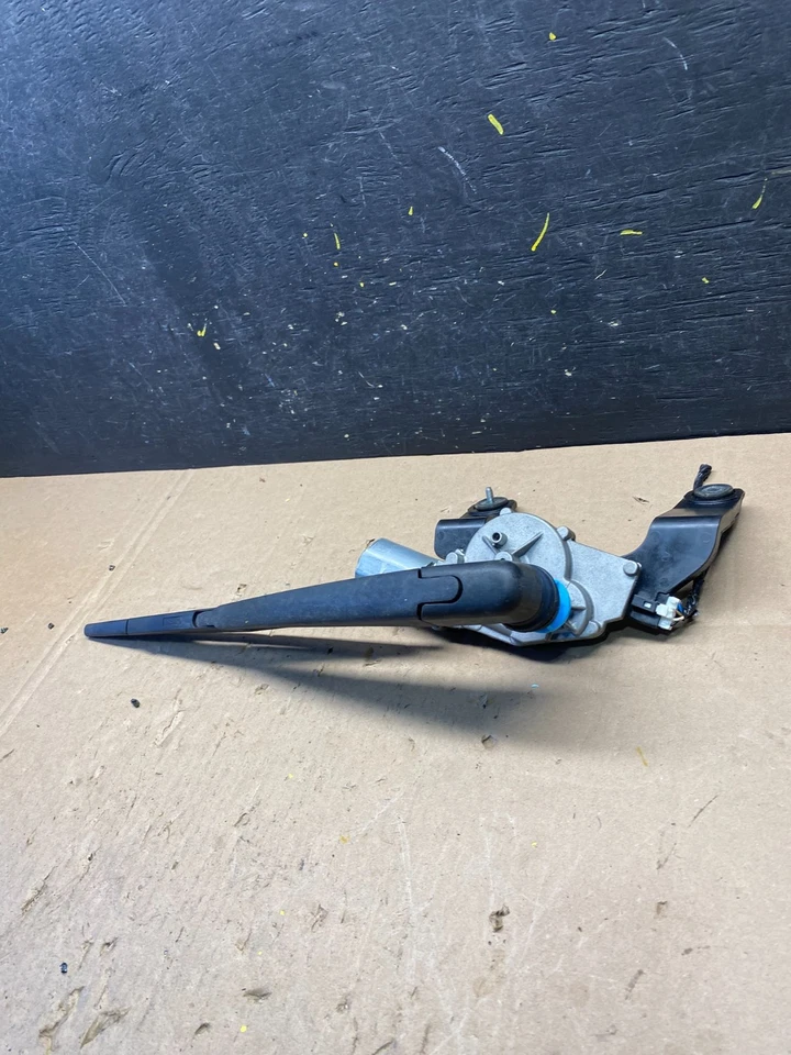 2010 - 2015 Hyundai Tucson Rear Glass Windshield Wiper Motor R8841 DG - Image 3 of 4