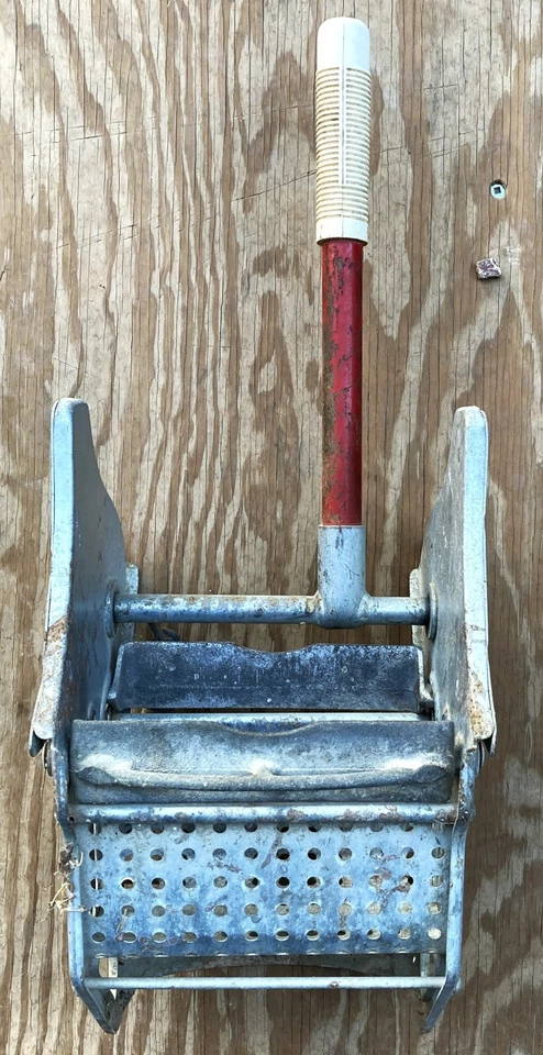 Vintage GEERPRES-816 FLOOR-KNIGHT Mop Wringer/Press Galvanized Bucket Pat. 1940 - Image 2 of 4