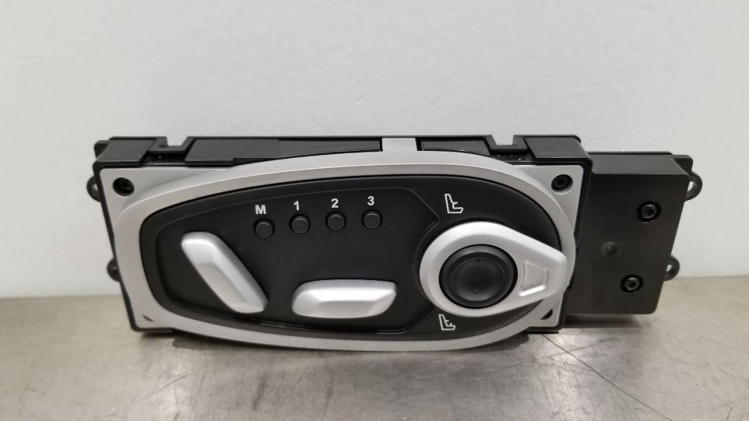 19 ASTON MARTIN VANTAGE SEAT ADJUST CONTROL SWITCH RIGHT PASSENGER HY531AB701BD