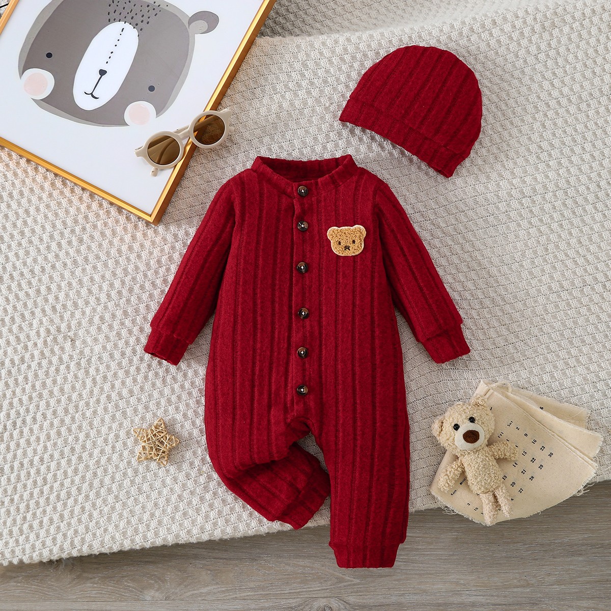 Combinaison bébé rouge hiver et barboteuse chaude anti-froid pour protéger les petits