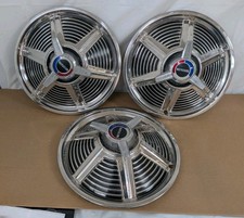 Lot Of 3 1965 Mustang Hubcap With Spinners See Pictures Lot Of 3 1965 Mustang Hubcap With Spinners See Pictures