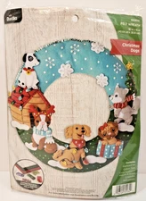 DIY Bucilla Christmas Dogs Felt Wreath Kit 89284E Puppies Bulldog Pug NEW Sealed