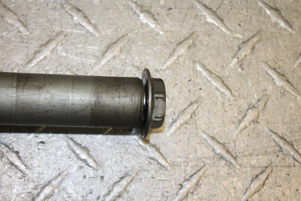 PARAFUSO PIVÔ EIXO ARO RODA DIANTEIRA HONDA CBR1000RR 2009 - Imagem 4 de 4