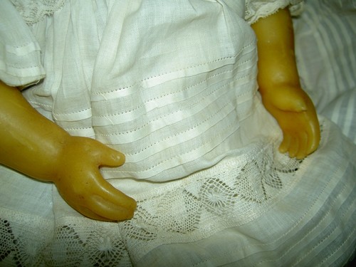 Gorgeous antique 1870s, poured wax shoulderhead infant doll, exquisite clothing - Picture 7 of 11